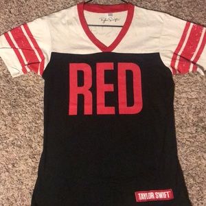 Taylor Swift Red shirt